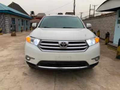 TOYOTA Highlander