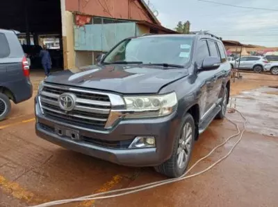 Toyota Land Cruiser V8