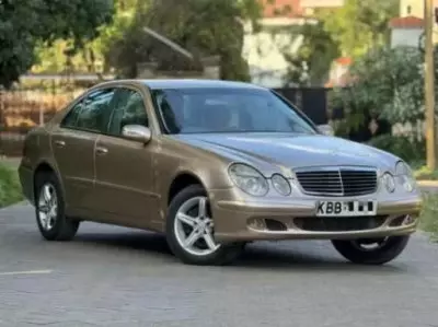 Mercedes-Benz E 240