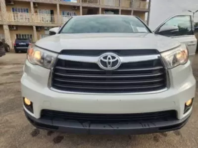 TOYOTA Highlander