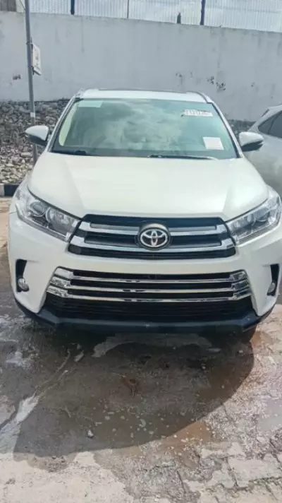 TOYOTA Highlander