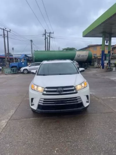 TOYOTA Highlander