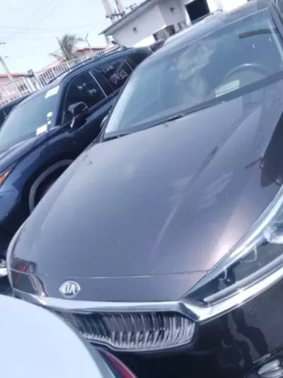KIA Cadenza