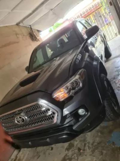 TOYOTA Tacoma