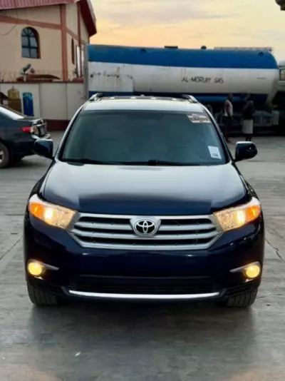 TOYOTA Highlander