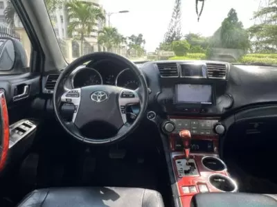 TOYOTA Highlander
