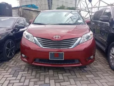 TOYOTA Sienna