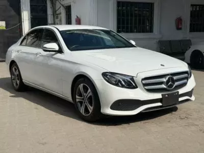 Mercedes-Benz E200