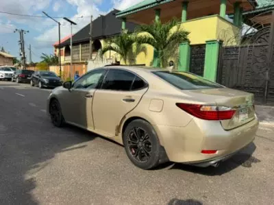 Lexus ES