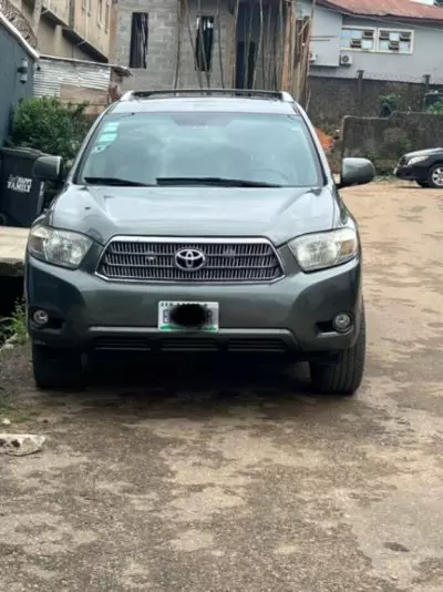 TOYOTA Highlander