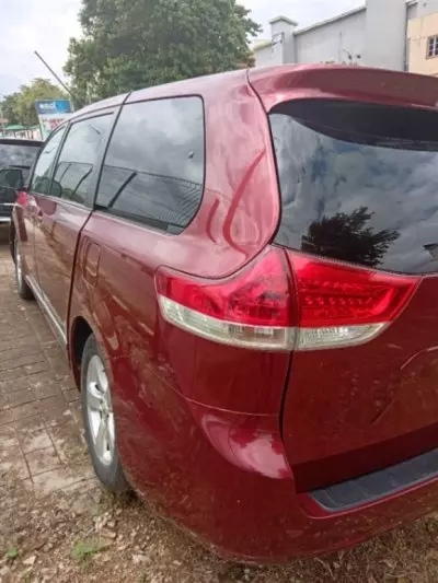 TOYOTA Sienna