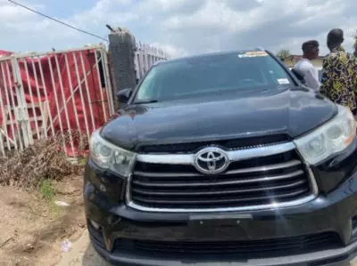 TOYOTA Highlander