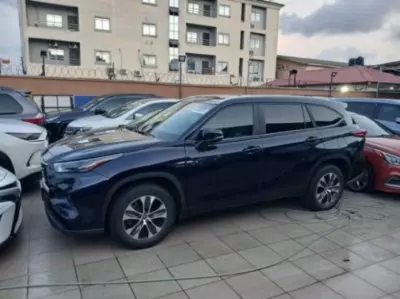 TOYOTA Highlander