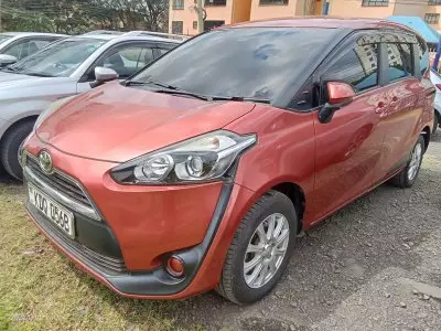 TOYOTA Sienta