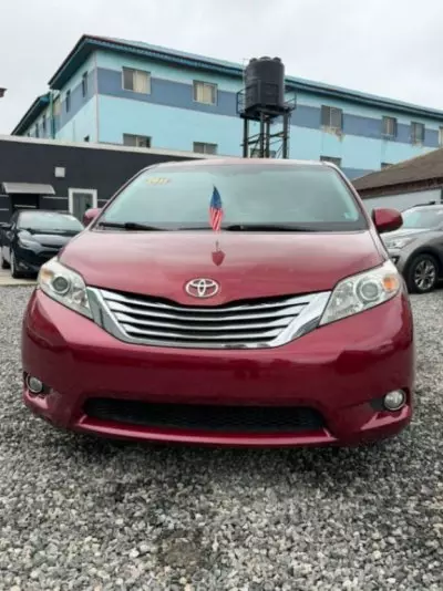 TOYOTA Sienna