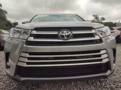 TOYOTA Highlander