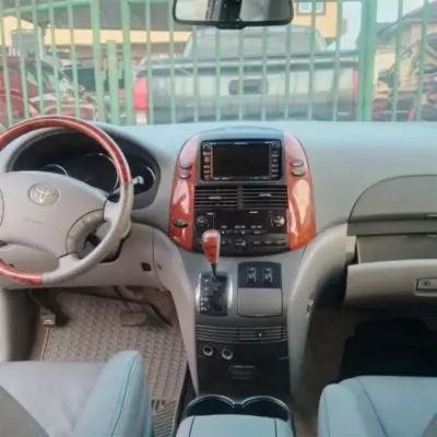 TOYOTA Sienna