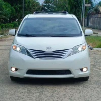 TOYOTA Sienna