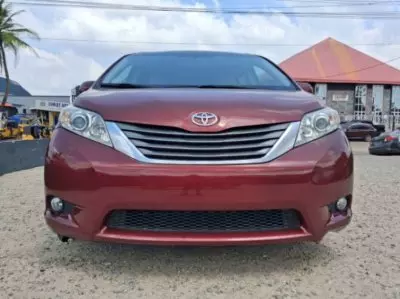 TOYOTA Sienna