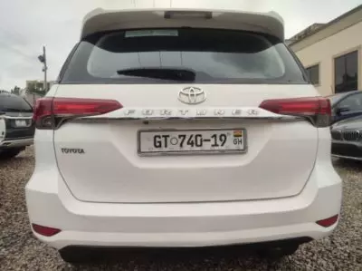 TOYOTA Fortuner