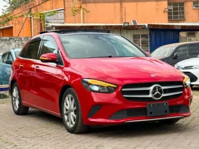 Mercedes-Benz B 180