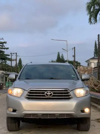TOYOTA Highlander