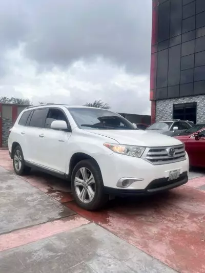 TOYOTA Highlander