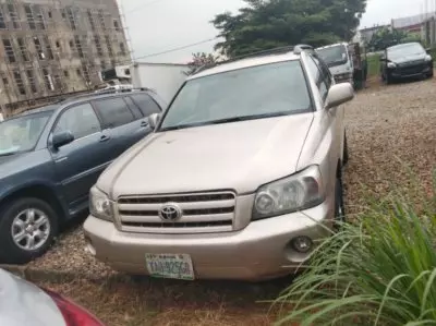 TOYOTA Highlander