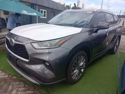 TOYOTA Highlander