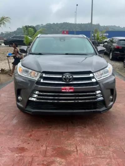 TOYOTA Highlander