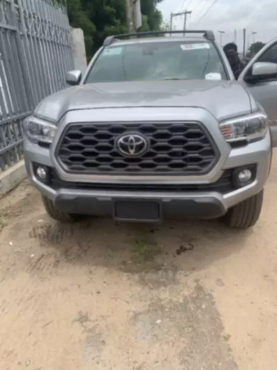 TOYOTA Tacoma