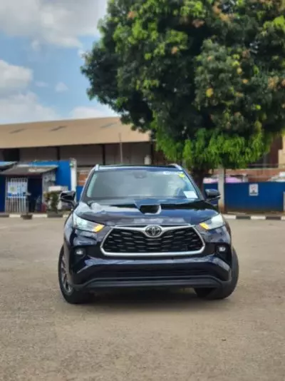 TOYOTA Highlander