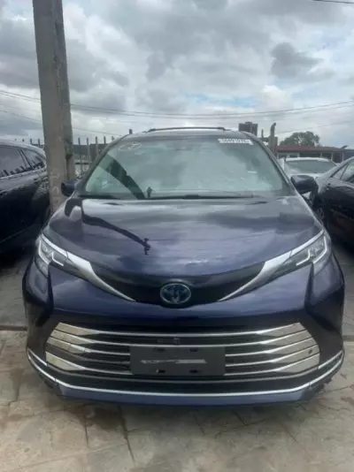 TOYOTA Sienna