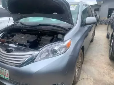 TOYOTA Sienna
