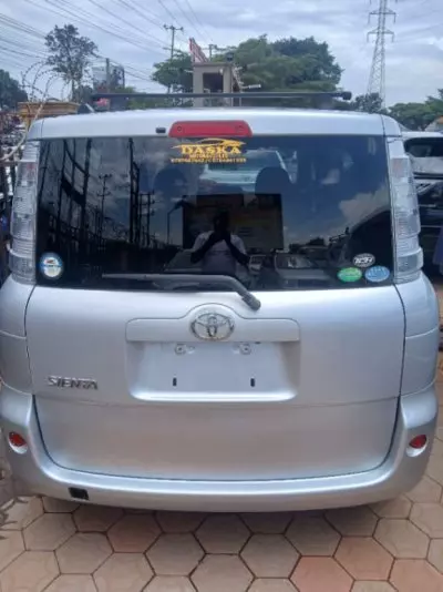 TOYOTA Rumion