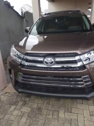 TOYOTA Highlander