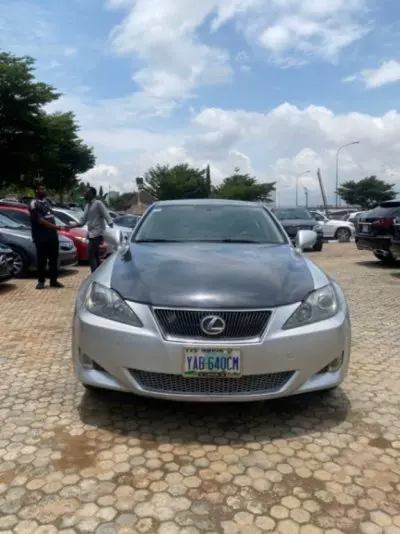 Lexus IS