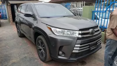 TOYOTA Highlander