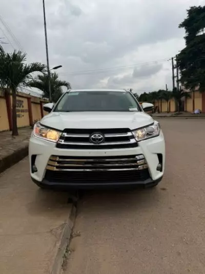 TOYOTA Highlander