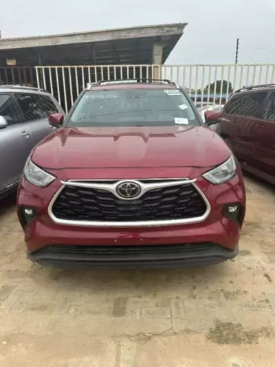 TOYOTA Highlander