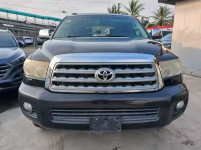 TOYOTA Sequoia