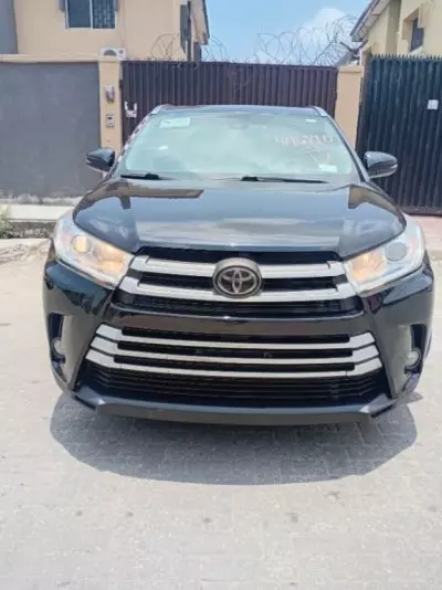 TOYOTA Highlander
