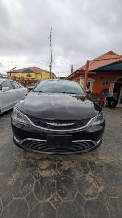 Chrysler 200
