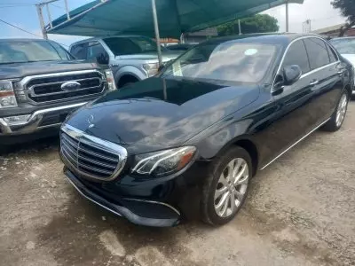 Mercedes-Benz E 300