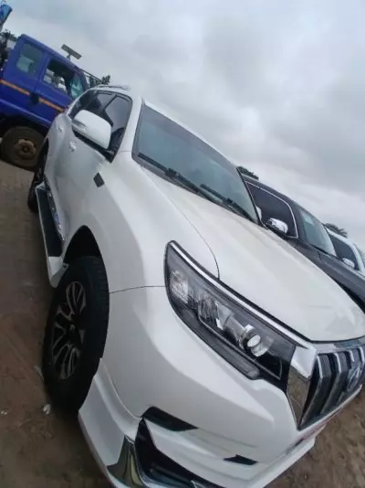 TOYOTA Landcruiser Prado