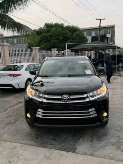 TOYOTA Highlander