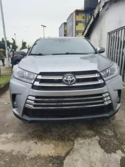 TOYOTA Highlander