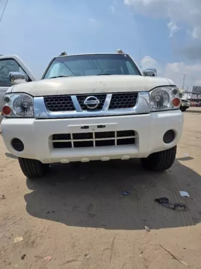 Nissan NP 300
