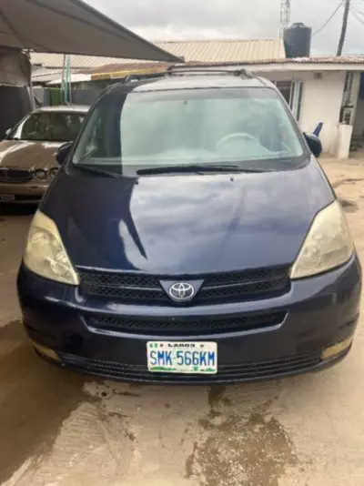 TOYOTA Sienna
