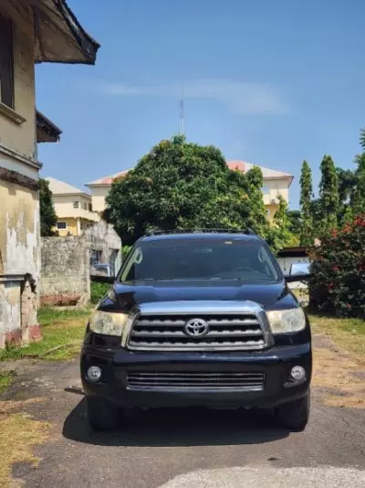 Toyota Sequoia